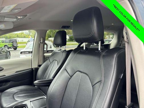 2022 Chrysler Pacifica Hybrid Touring L