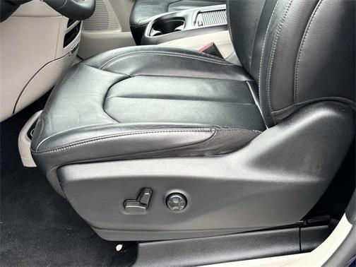2022 Chrysler Pacifica Hybrid Touring L