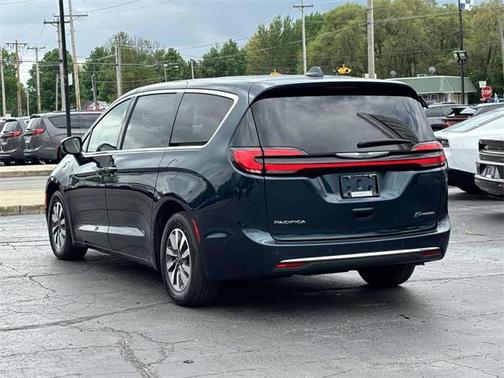 2022 Chrysler Pacifica Hybrid Touring L