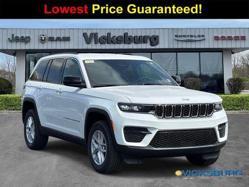 Bright White Clearcoat 2026 Jeep Grand Cherokee Laredo