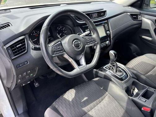 Pearl White 2017 Nissan Rogue SV