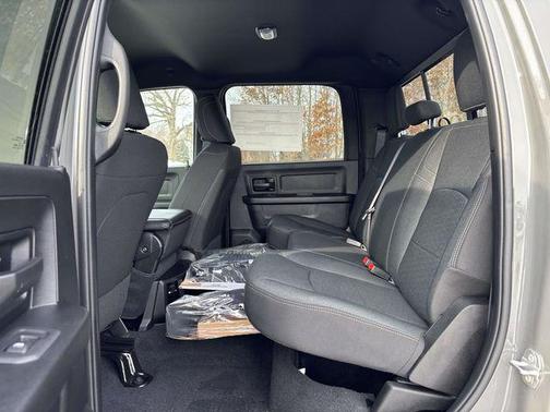 2026 RAM 2500 Black Express Crew Cab 4x4 6'4' Box