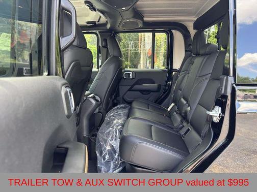 Black Clearcoat 2026 Jeep Gladiator Sahara 4x4