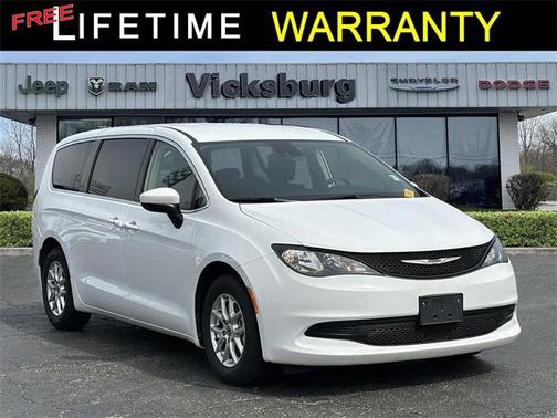2023 Chrysler Voyager LX
