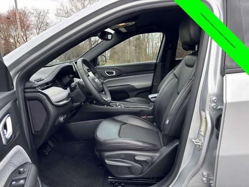 Silver Zynith Metallic Clearcoat 2024 Jeep Compass Latitude