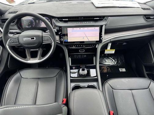 Diamond Black Crystal Pearlcoat 2026 Jeep Grand Cherokee Limited