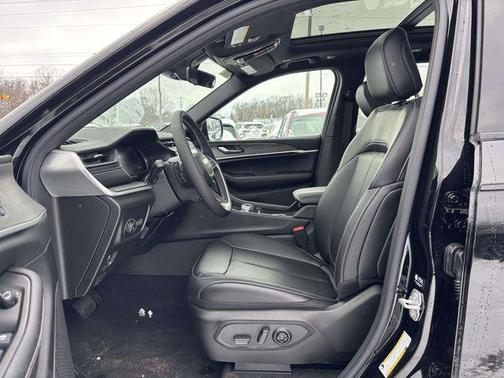Diamond Black Crystal Pearlcoat 2026 Jeep Grand Cherokee Limited
