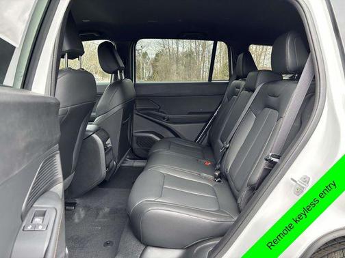 Bright White Clearcoat 2026 Jeep Cherokee Limited