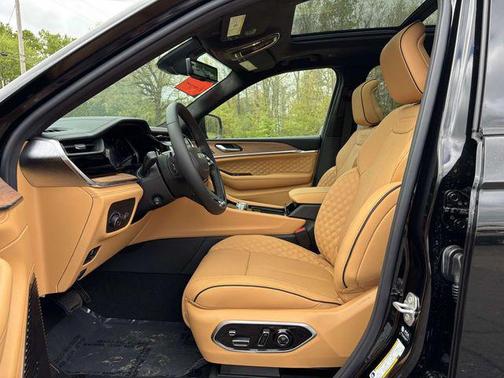 Diamond Black Crystal Pearlcoat 2026 Jeep Grand Cherokee Summit