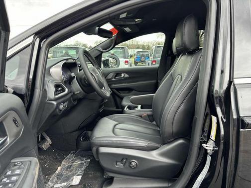 2025 Chrysler Pacifica L
