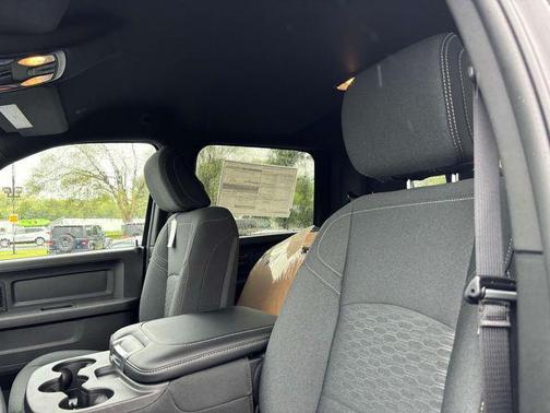 2025 RAM 2500 Tradesman Crew Cab 4x4 6'4' Box
