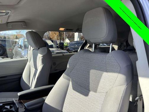 2021 Toyota Sienna LE