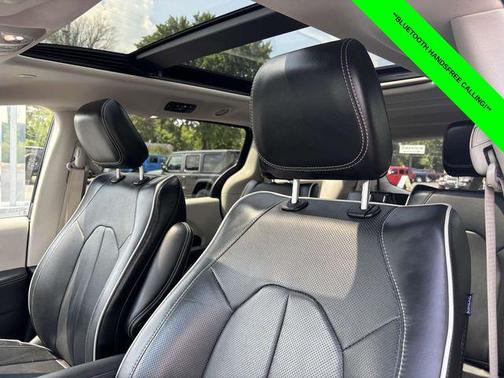 2023 Chrysler Pacifica Hybrid Limited