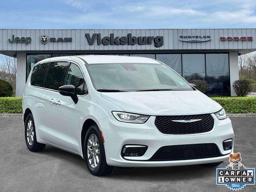 Bright White Clearcoat 2024 Chrysler Pacifica Touring L