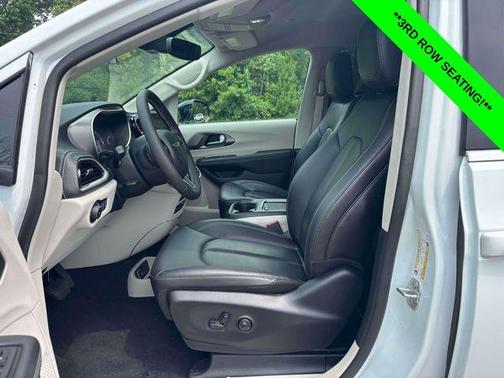 Bright White Clearcoat 2024 Chrysler Pacifica Touring L