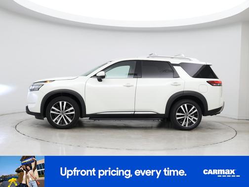 White 2023 Nissan Pathfinder Platinum