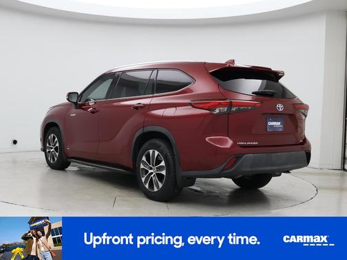Red 2021 Toyota Highlander Hybrid XLE