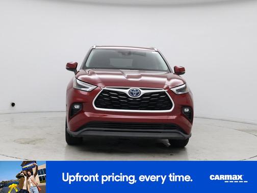Red 2021 Toyota Highlander Hybrid XLE
