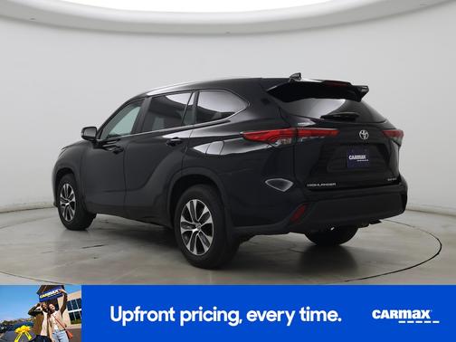 Black 2023 Toyota Highlander XLE