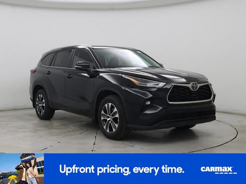 Black 2023 Toyota Highlander XLE