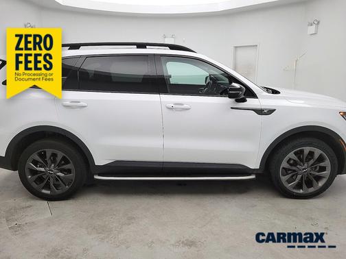 White 2023 Kia Sorento X-Line EX