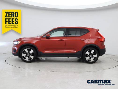 Red 2019 Volvo XC40 T4 Momentum