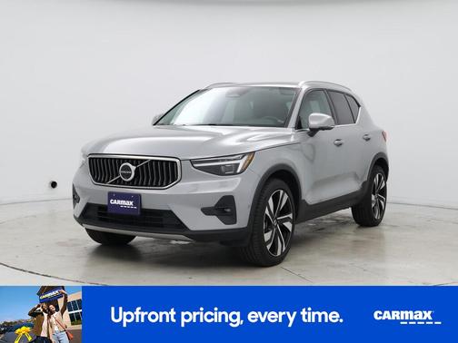 Gray 2024 Volvo XC40 B5 Ultimate Bright Theme