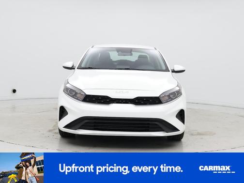 White 2024 Kia Forte LXS