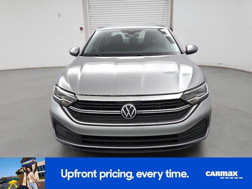 Gray 2024 Volkswagen Jetta SE