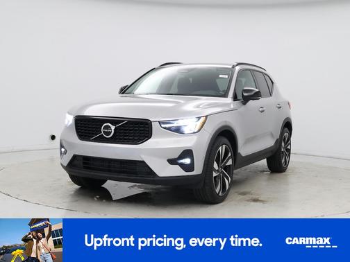Gray 2023 Volvo XC40 B5 Plus Dark Theme