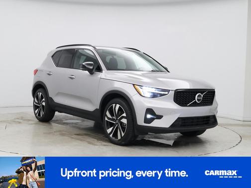Gray 2023 Volvo XC40 B5 Plus Dark Theme