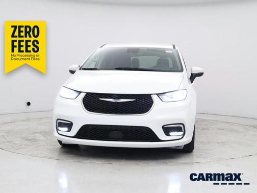 White 2023 Chrysler Pacifica Touring L