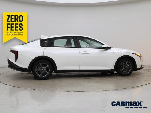 White 2025 Kia K4 LXS