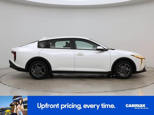 White 2025 Kia K4 LXS
