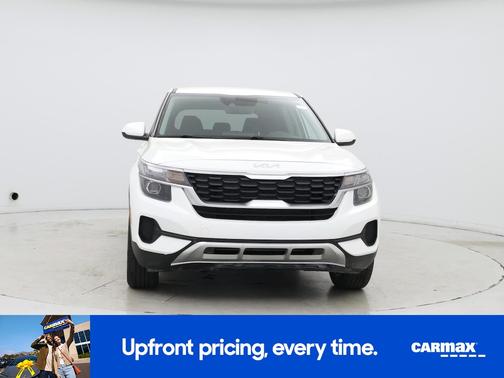 White 2022 Kia Seltos LX