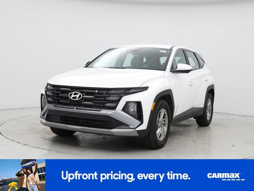 White 2025 Hyundai TUCSON SE