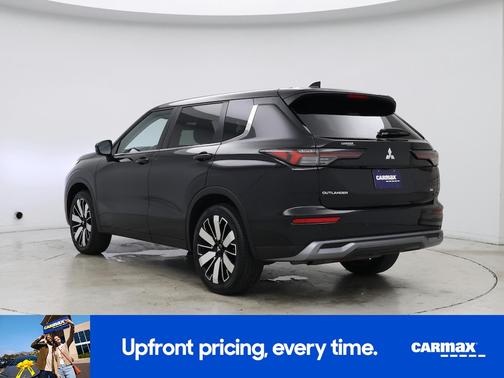 Black 2025 Mitsubishi Outlander SE