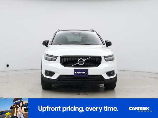 White 2022 Volvo XC40 T5 R-Design