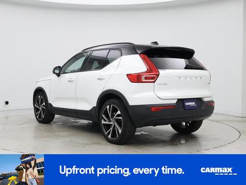 White 2022 Volvo XC40 T5 R-Design