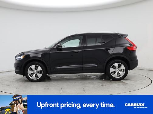 2022 Volvo XC40 T4 Momentum