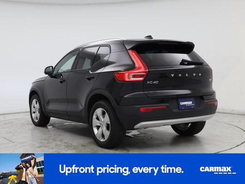 2022 Volvo XC40 T4 Momentum