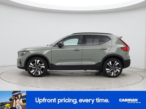 2023 Volvo XC40 B5 Plus Bright Theme