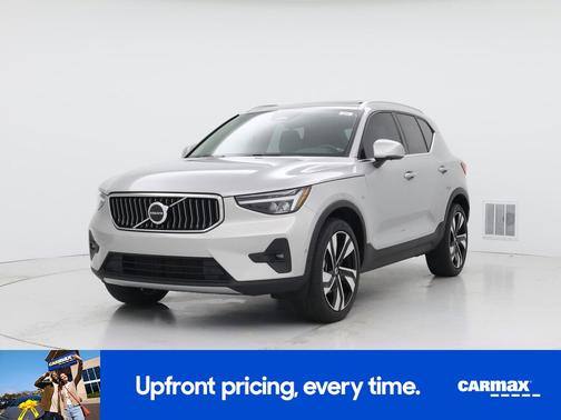 2023 Volvo XC40 B5 Ultimate Bright Theme