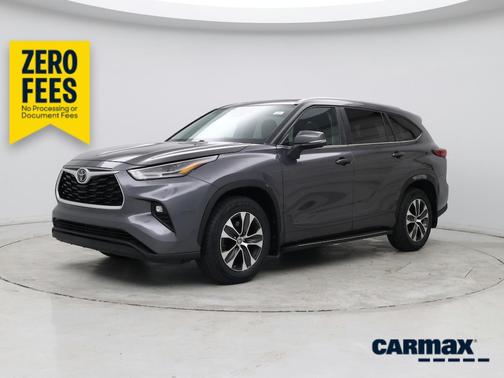 Gray 2023 Toyota Highlander XLE
