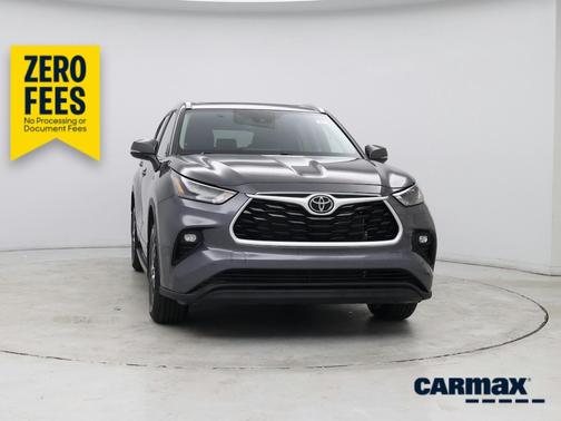 Gray 2023 Toyota Highlander XLE