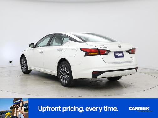 White 2023 Nissan Altima SV