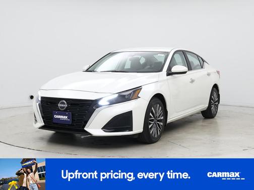 White 2023 Nissan Altima SV