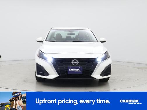 White 2023 Nissan Altima SV