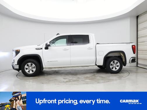 White 2022 GMC Sierra 1500 SLE
