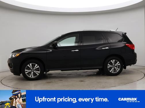 Black 2018 Nissan Pathfinder SL